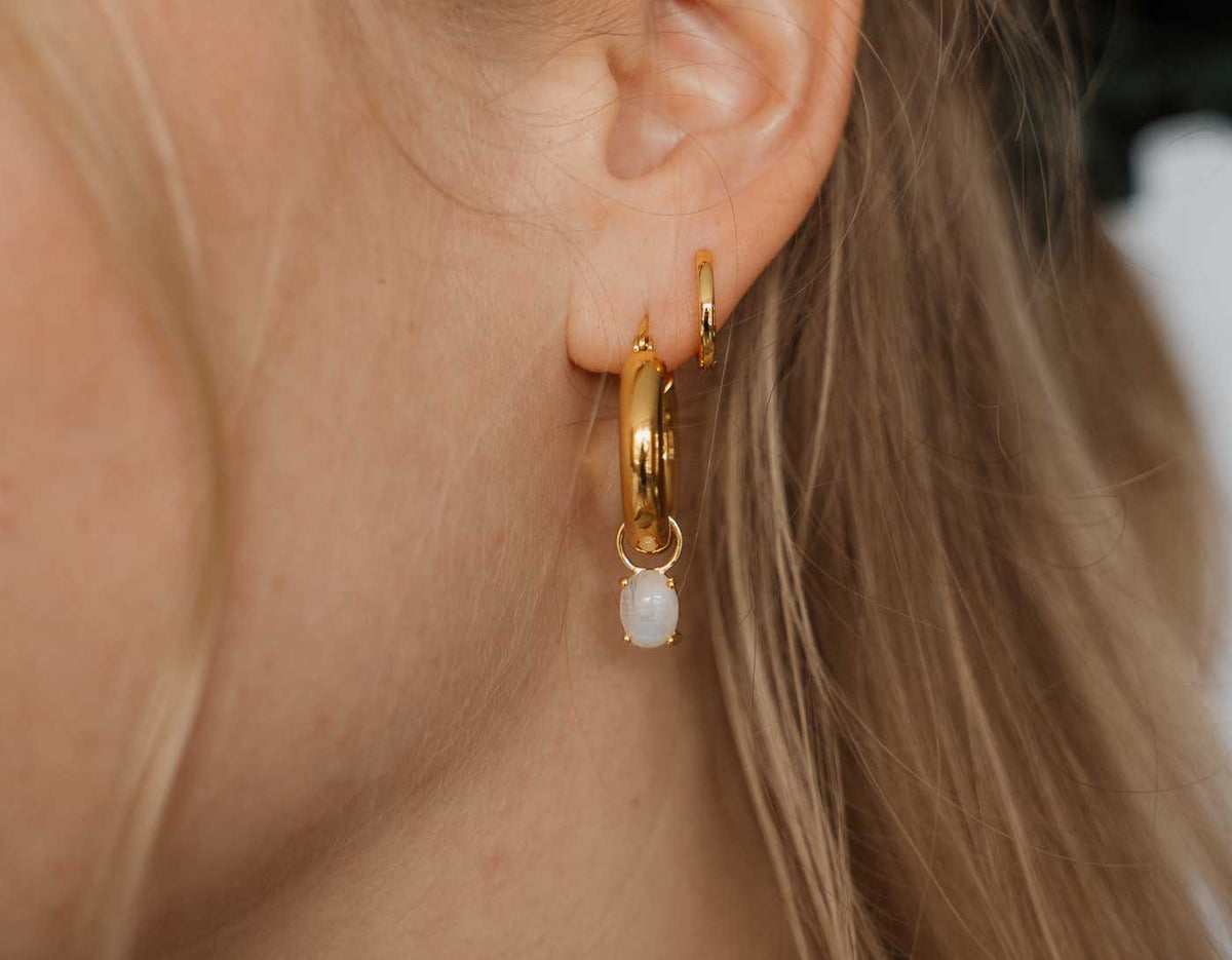 Earring Charms aus Gold Vermeil mit weißem Mondstein