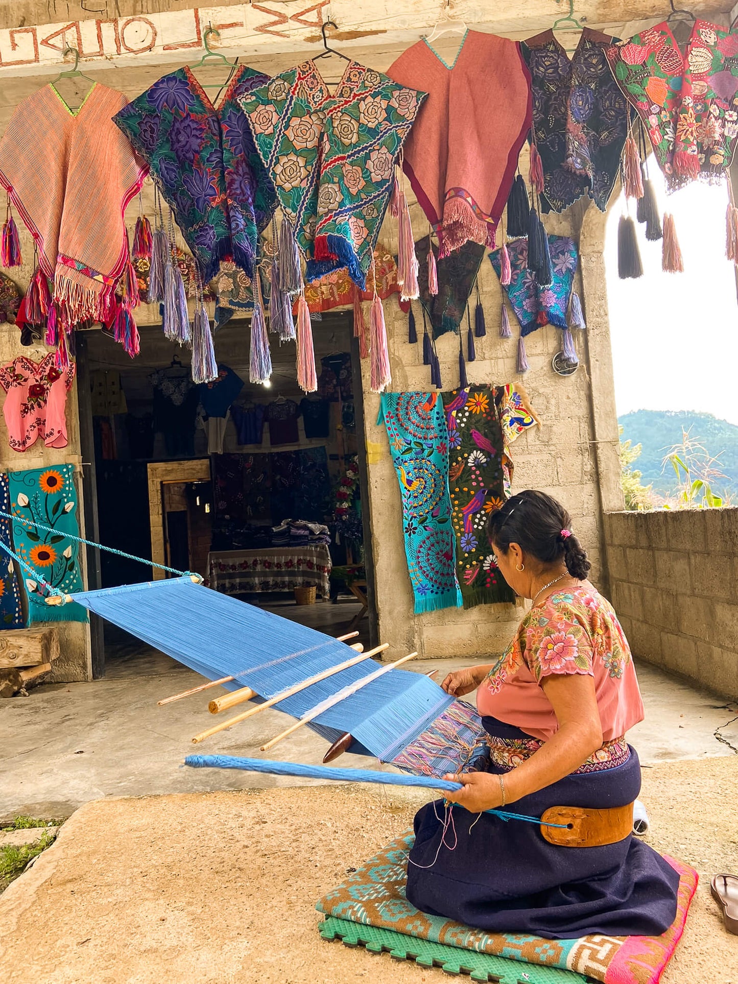 HANDWOVEN ZIP POUCH RED