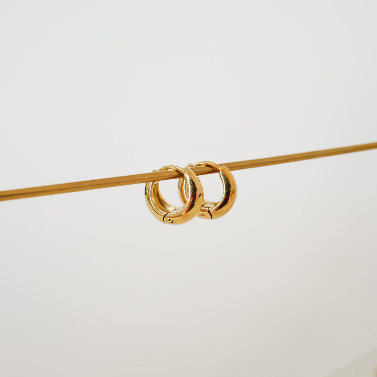 hoop earrings klein gold edelstahl organic hoops