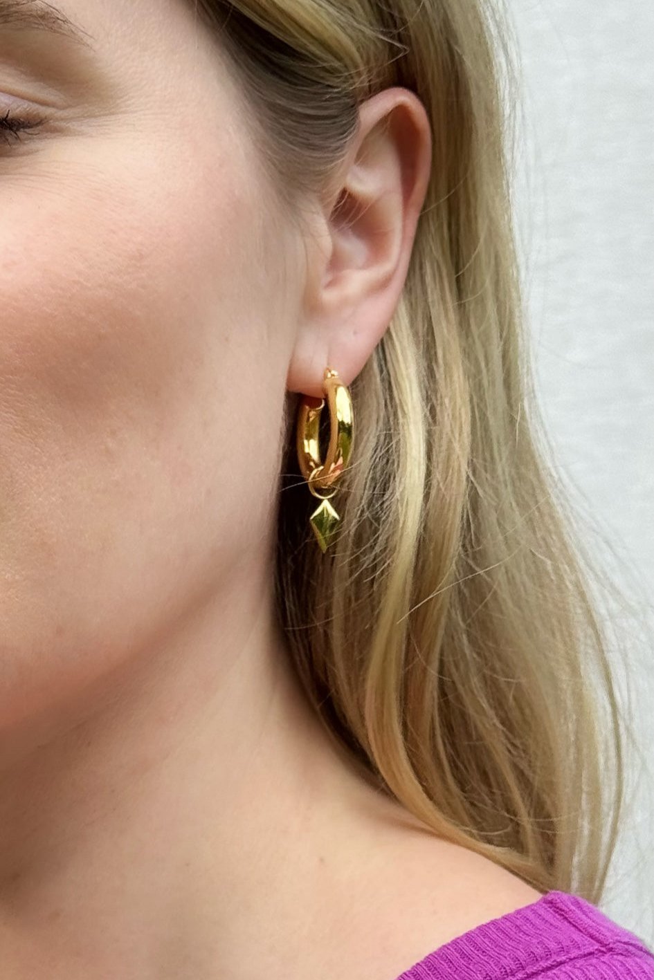goldene kreolen anhaenger
