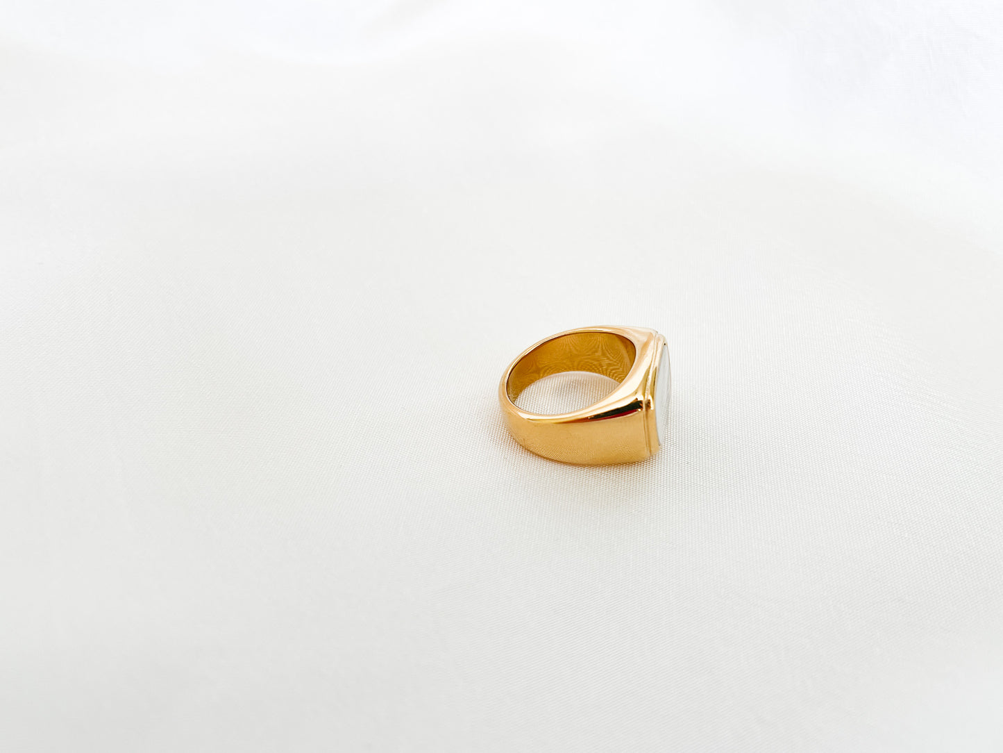 CHRISTINA Mother-of-Pearl Ring