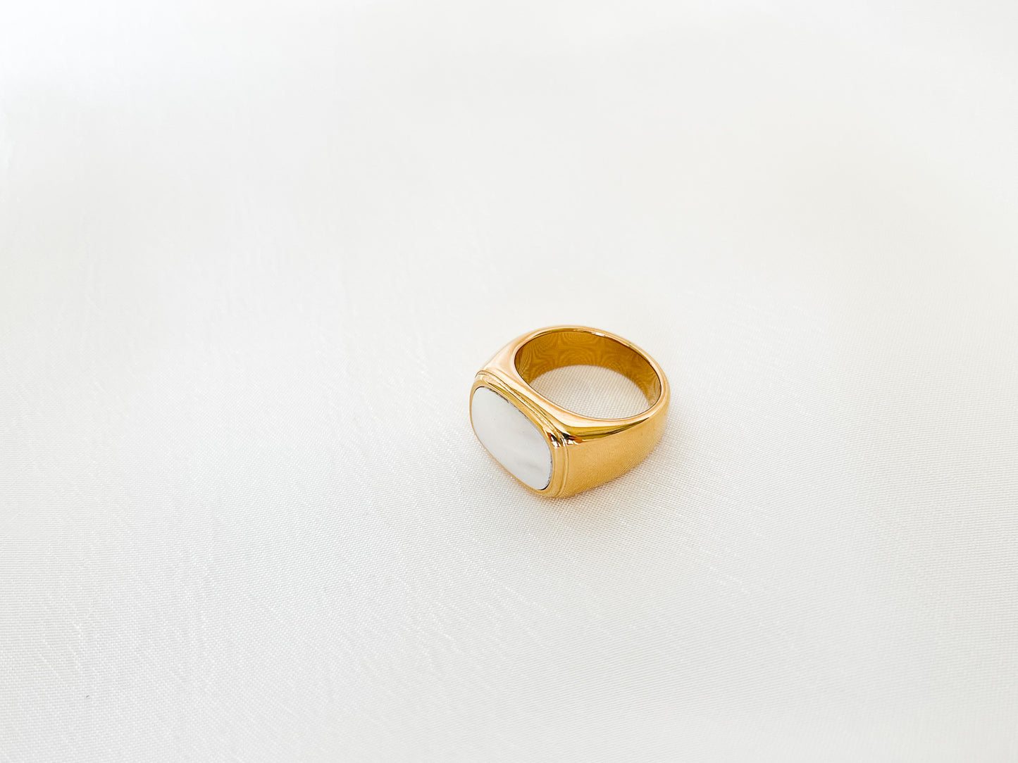 CHRISTINA Mother-of-Pearl Ring