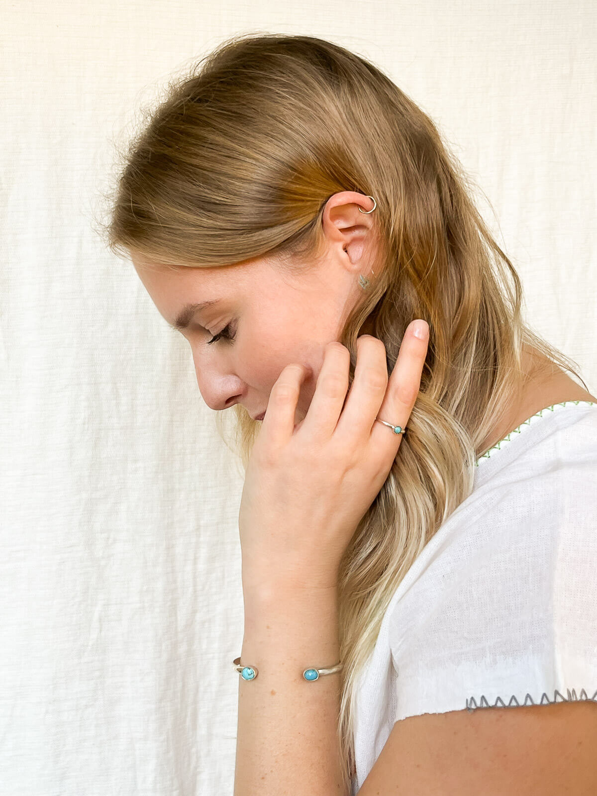 NAVAJO TURQUOISE BANGLE APONI
