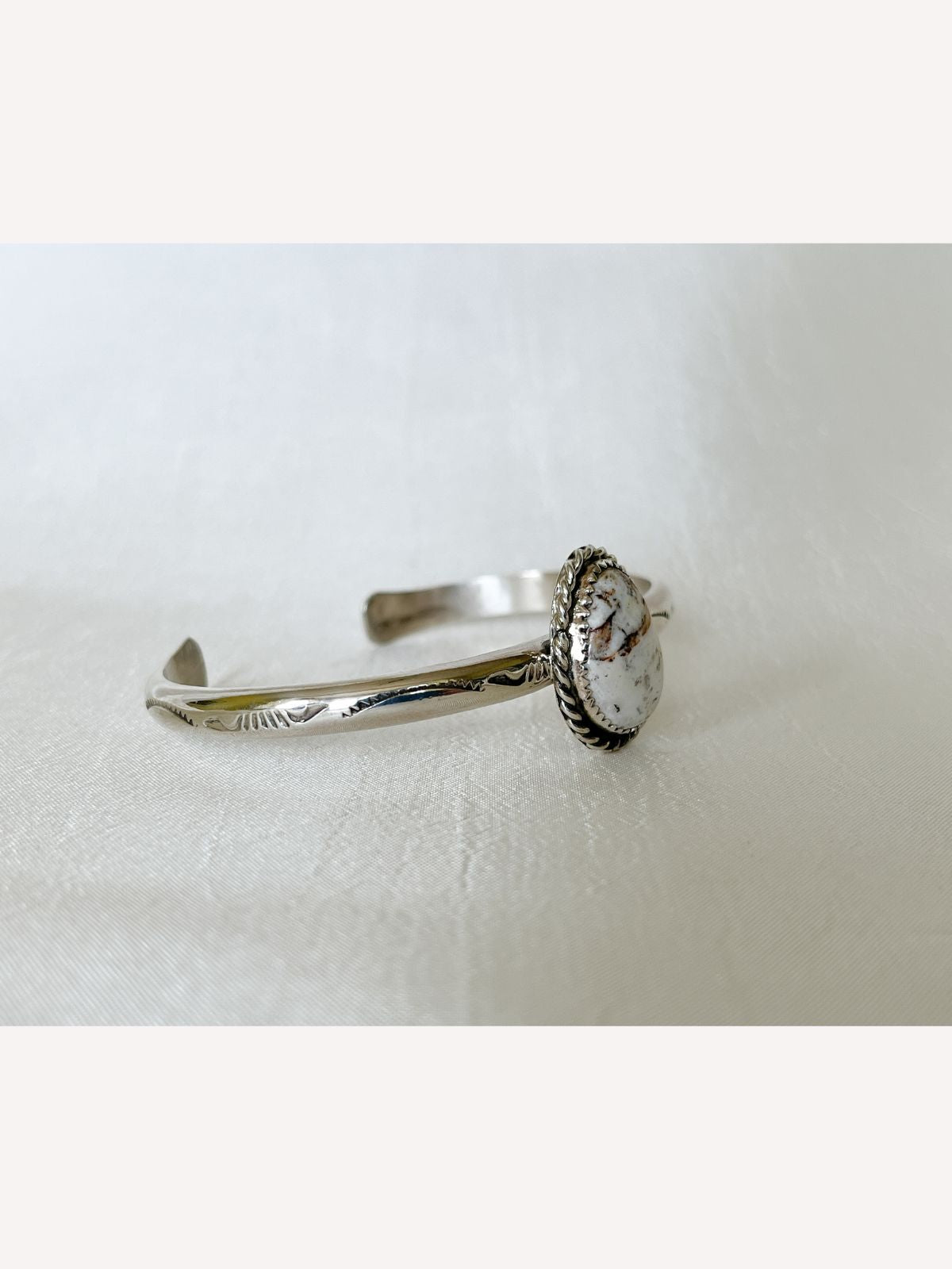 WHITE BUFFALO ARMREIF OLATHE