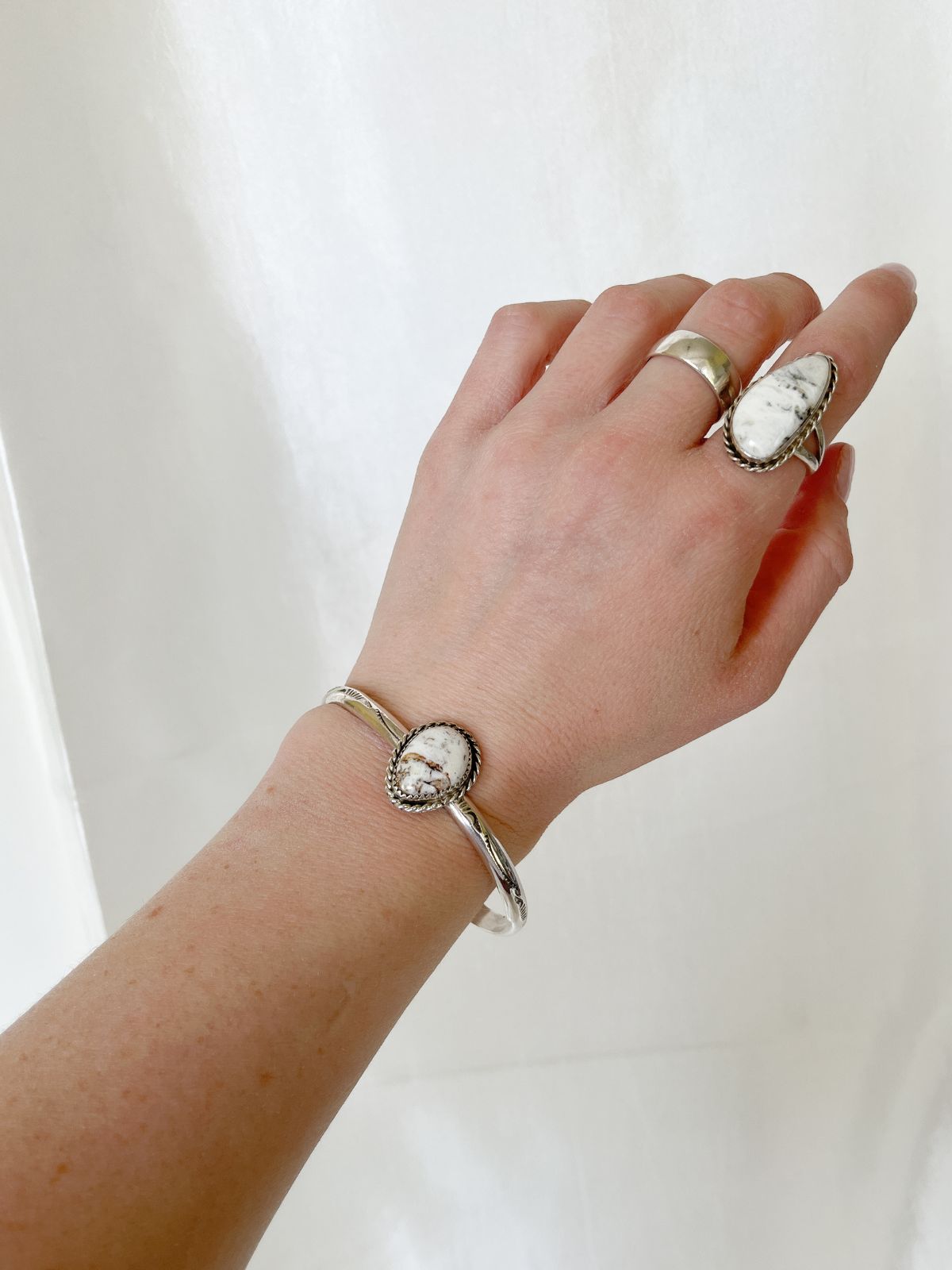 WHITE BUFFALO ARMREIF OLATHE