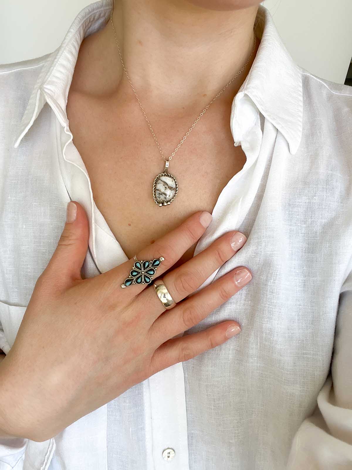 WEISSER BÜFFELANHÄNGER ZUNI