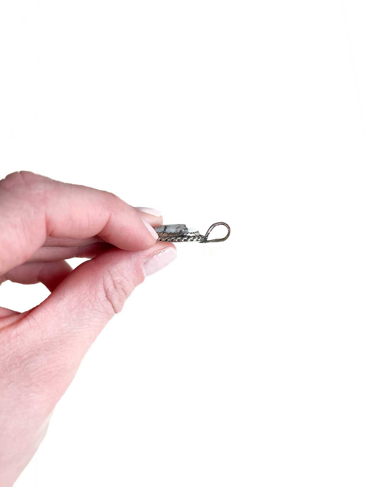 WEISSER BÜFFELANHÄNGER ZUNI