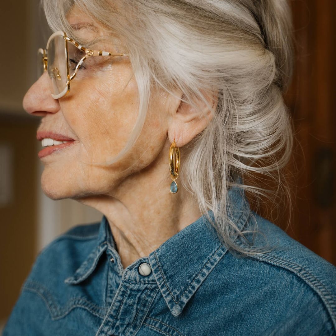 aquamarin charms hoop earrings