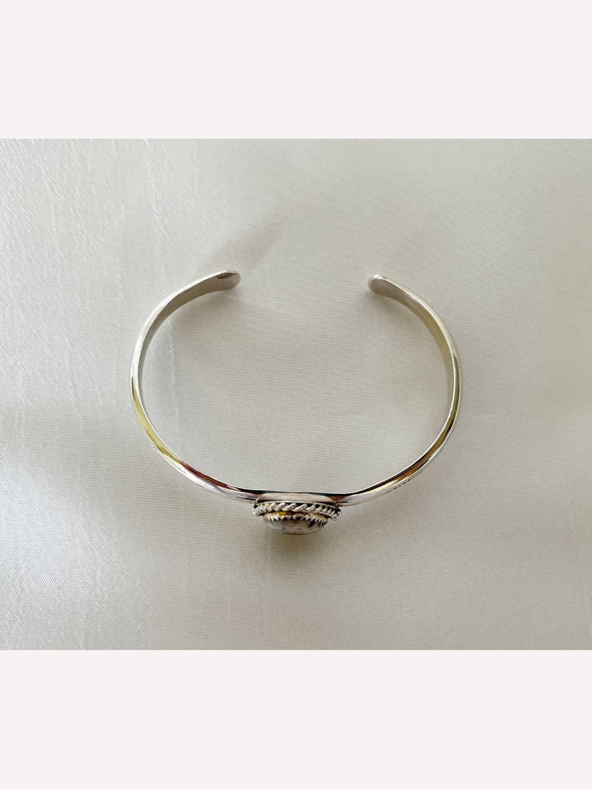 WHITE BUFFALO BANGLE AJEI