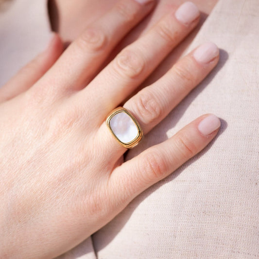 Mother-of-Pearl Ring CHRISTINA