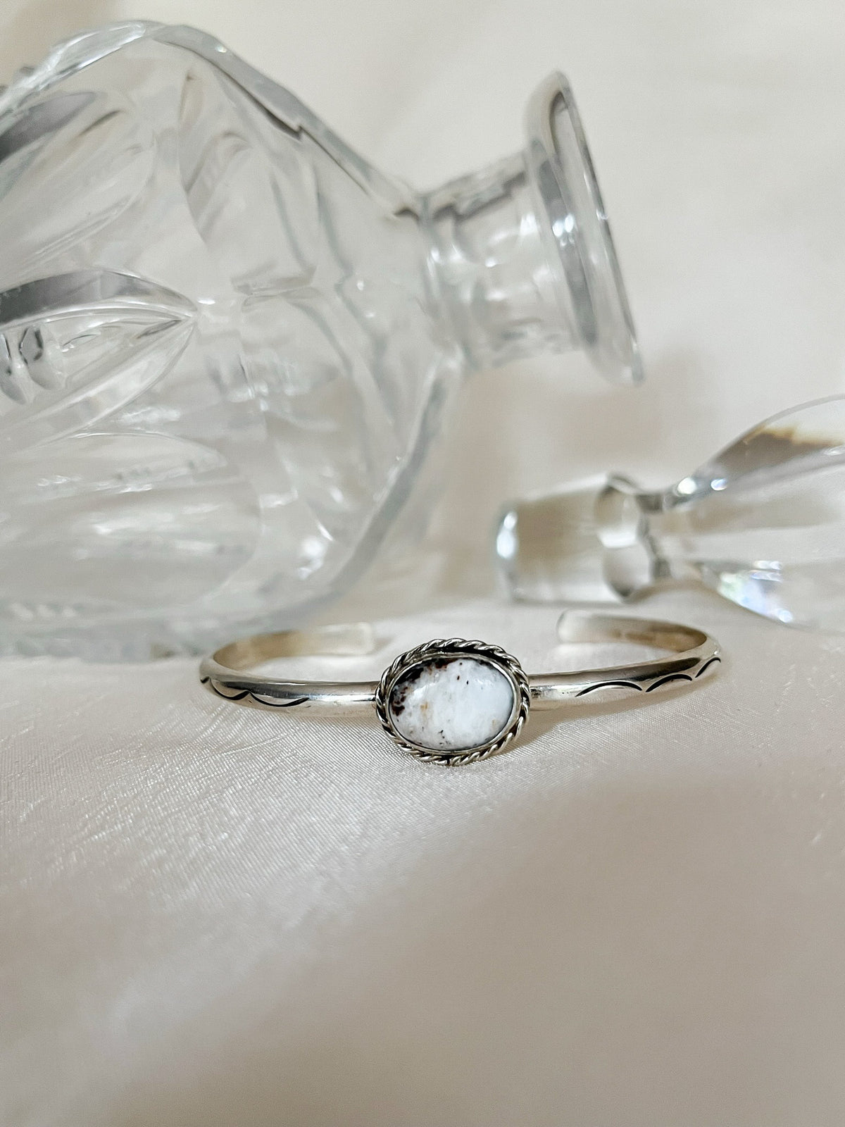 bracelet white buffalo stein sterlig silver