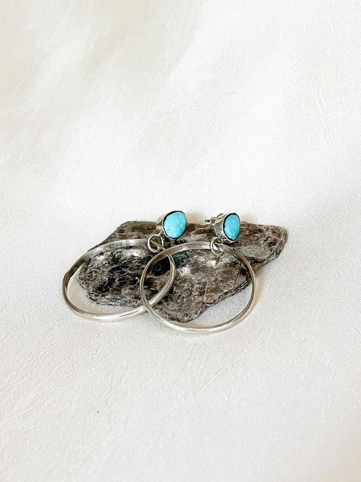 TURQUOISE HOOPS MITENA